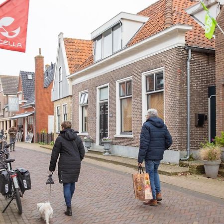 B & B Tx71 Den Burg Bagian luar foto