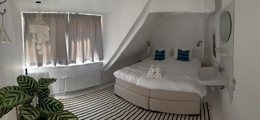 B & B Tx71 Den Burg Bagian luar foto