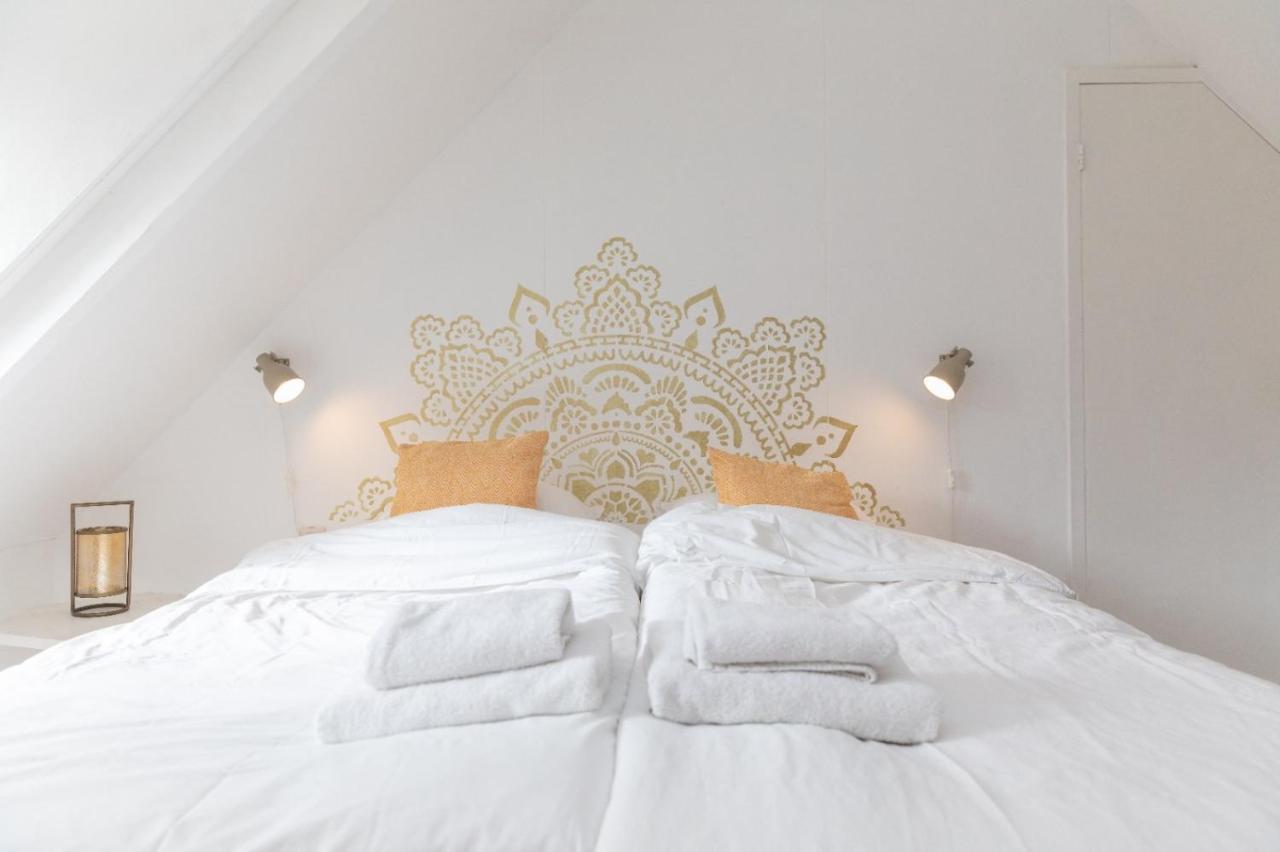 B & B Tx71 Den Burg Bagian luar foto