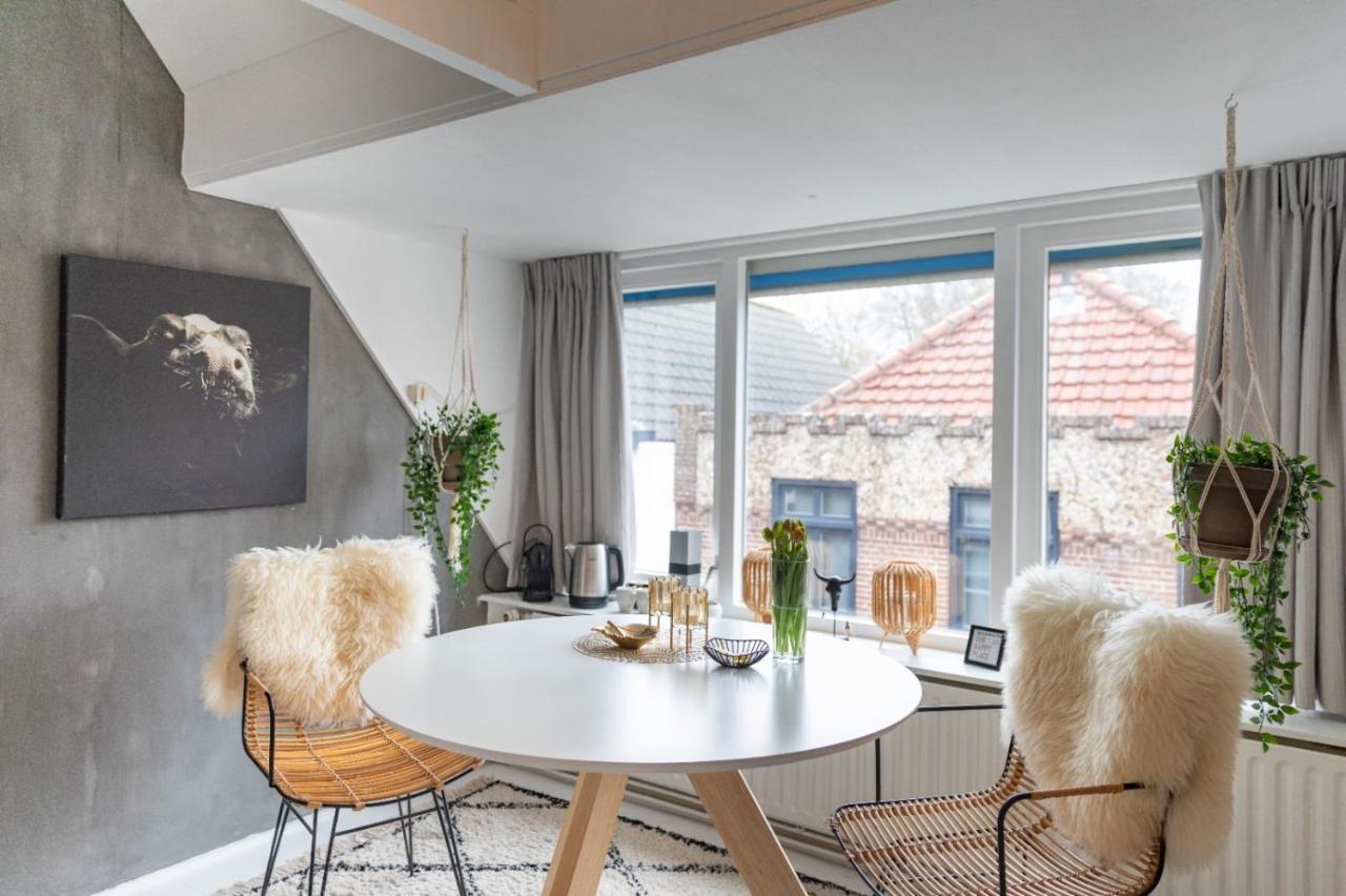 B & B Tx71 Den Burg Bagian luar foto